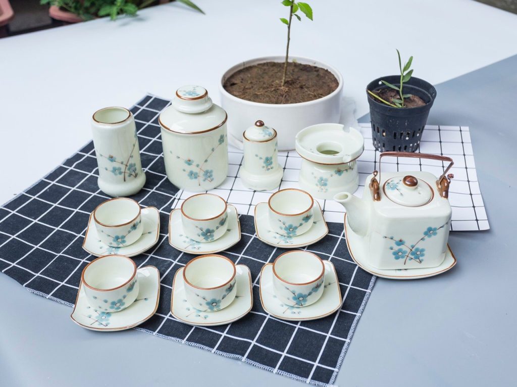 Bo-am-tra-hoa-tiet-ve-tay-thu-cong-cao-cap-1 Bộ ấm trà họa tiết vẽ tay thủ công cao cấp 1