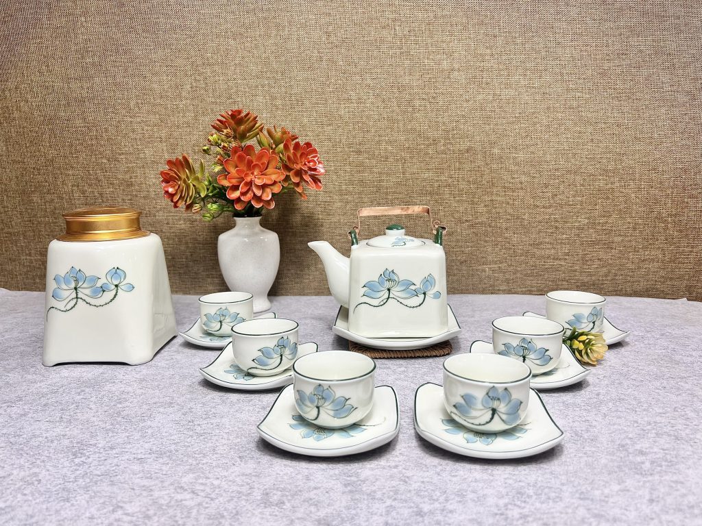 Bo-am-tra-hoa-tiet-ve-tay-thu-cong-cao-cap-2 Bộ ấm trà họa tiết vẽ tay thủ công cao cấp 2