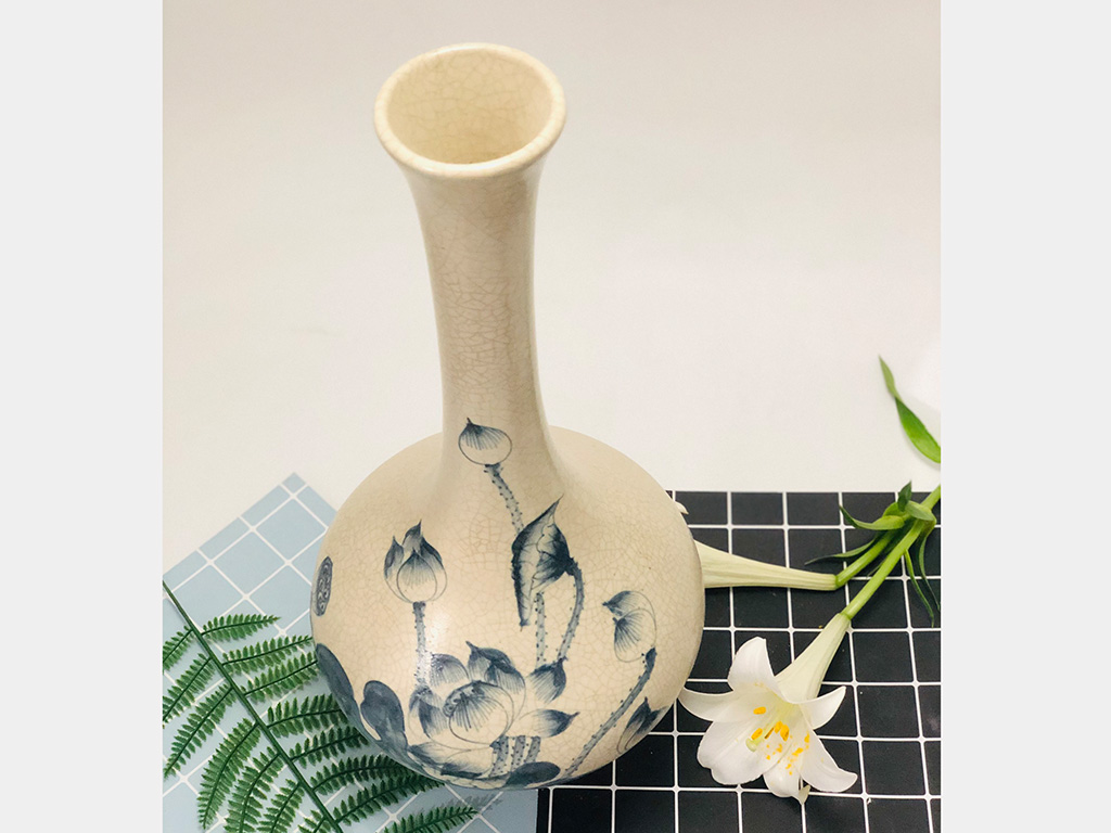 Chum gốm dáng củ tỏi men lam cổ điển